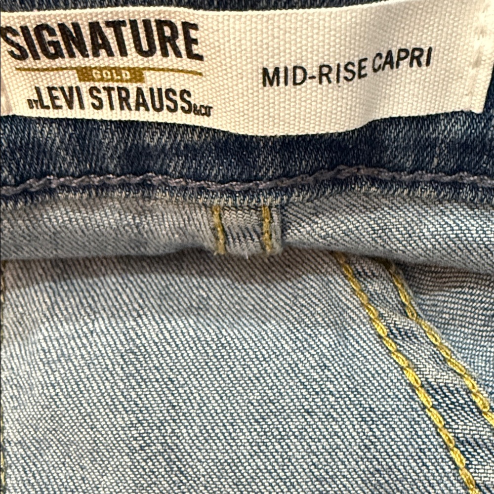 NWOT Levi Strauss Signature Women's Mid-Rise Capri Blue Jeans Size 18 - Picture 6 of 11